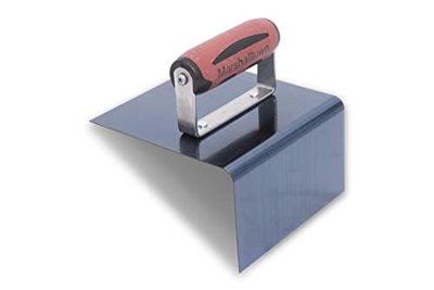Ferramenta de passagem dos cantos externos de Marshalltown com um raio de 10 mm e cabo DuraSoft, aço azul, dimensões: 152 x 152 x 76 mm