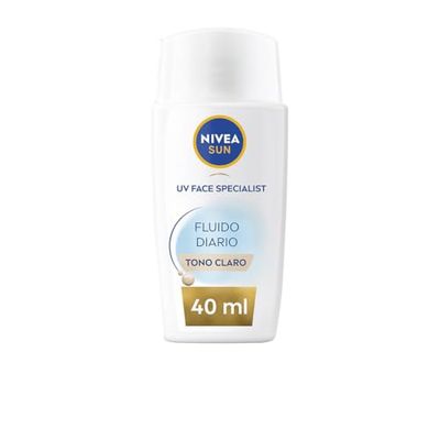 NIVEA SUN Fluido Diario con Colore FPS 50+40 ml, crema solare viso con acido ialuronico, licocalcón A e niacinamide, crema solare viso ultra leggera, protezione solare con effetto opaco, tono chiaro