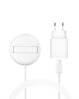 Belkin Tappetino di ricarica wireless magnetica 15 W con supporto, caricatore wireless Qi2 compatibile con MagSafe per iPhone 16 Series, Samsung Galaxy S25 Series, AirPods (con alimentatore), bianco