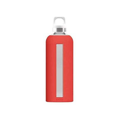 SIGG Star Scarlet Water Bottle (0.5 L), Pollutant-Free and Leak-Proof Glass Bottle, Heat-Resistant Glass Water Bottle with Silicone Case