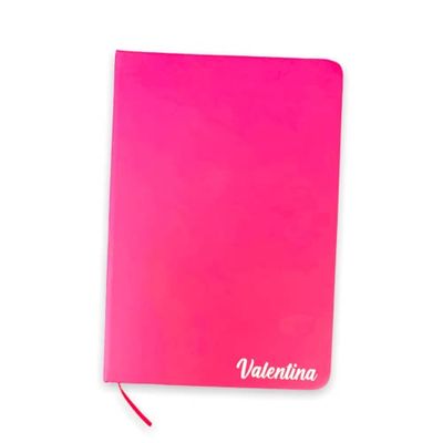 Vero Bijoux Classic Notebook personalizzato con nome e dedica, Taccuino o Quaderno, Copertina Rigida e Chiusura ad Elastico, Formato A6 14,3 x 9,3 cm, 100 Pagine (Fucsia)