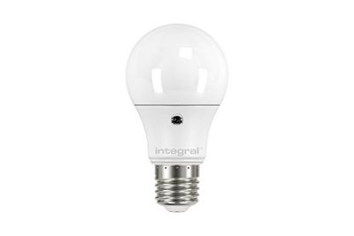 Integral LED ILA60E27S6.5N27KBEMA - Lâmpada LED (E27, 5,5 W, sensor de ligar e desligar)