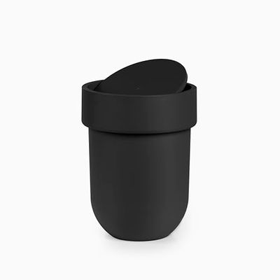 Umbra Touch Poubelle de salle de bain. couvercle rotatif. Coloris noir. 5.9L. Dimension 19x26cm
