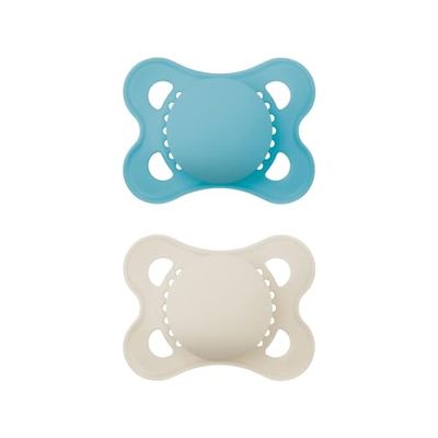 MAM Pure Lot de 2 tétines originales pour bébé en matériau durable et bio-renouvelable, avec boîte à tétines, 0 à 6 mois, bleu/beige
