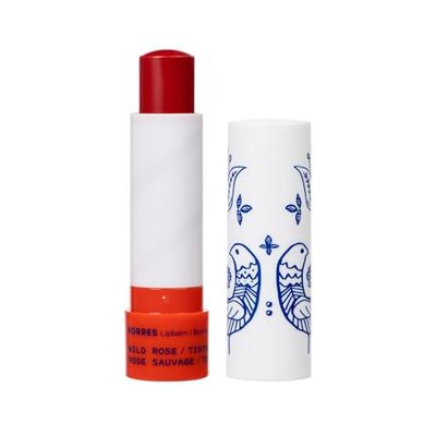 KORRES Wild Rose Balsamo Labial Nutritivo, tintado de rojo, cuidado labial con aceite de hierba de San Juan, vegano y dermatológicamente testado, 4 g