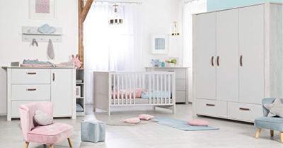 roba Chambre Bébé Complète Mila - Lit Évolutif 70 x 140 cm + Commode à Langer + Armoire à 3 Portes - Gris Clair / Chêne Blanchi