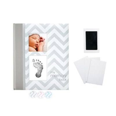 Pearhead First 5 Years Chevron Baby Minnesbok med medföljande Clean-Touch Baby Safe Ink Pad för att skapa barnets handavtryck eller fotavtryck, Minnessak Milstolpe-journal, brittisk engelsk version,