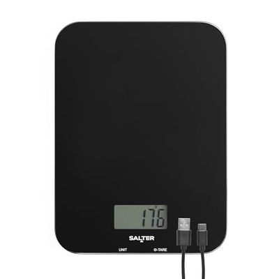 Salter SA00597FEU12 uppladdningsbar köksvåg – digital våg för matlagning och bakning, tarfunktion, USB-laddningskabel ingår, mäter vätskor, smal design, kapacitet 5 kg