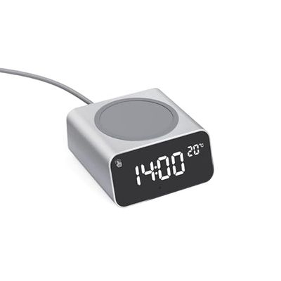 Xoopar - Reloj Despertador Digital con Cargador Rápido por Inducción de 15W con Termómetro - Fabricado en Aluminio - Plástico Reciclado Compatible con Los Últimos Smartphones - REDDI Cargo Plata