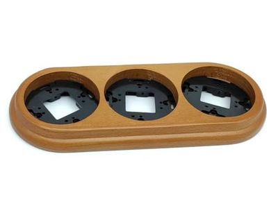Drievoudige fotolijst van licht hout, perfect om je foto's en herinneringen te presenteren en geeft elke hoek van je huis een natuurlijke en stijlvolle touch. Ideaal om te benadrukken waar je van