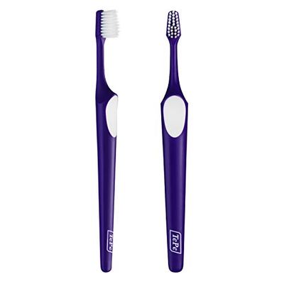 TePe Cepillo de dientes Supreme Compacto – Forma cónica de cepillo de dientes con cerdas cortas y largas para una limpieza óptima y suave hasta los espacios interdentales, color aleatorio, 1 x 1