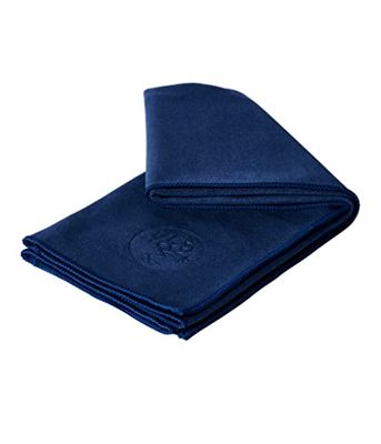 Manduka eQua Yoga Handdoek - Sneldrogende Microvezel, Lichtgewicht, Yoga Accessoires Gemakkelijk voor op reis, 40 cm, Middernachtblauw
