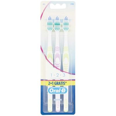 Oral-B Brosse à dents Manuelle Moyenne, 3 pièces, Couleurs Assorties