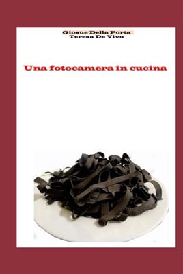 una fotocamera in cucina