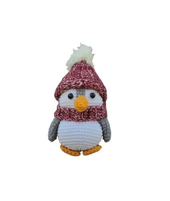 Pinguino giocattolo all'uncinetto