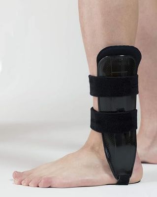 Ankle brace ARGOS – Gemaakt in Italië | Verstelbare enkelstabilisatorbrace met traagschuim | Enkelgewrichtsimmobilisatie en enkelbescherming (Rechts, Zwart)