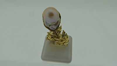 Anello in oro giallo con perla australiana (gr. 14,9 con perla)