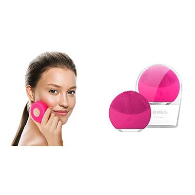 FOREO LUNA mini 2 Fuchsia, spazzola viso detergente per tutti i tipi di pelle, testina a 3 zone & FOREO UFO mini Fuchsia, dispositivo per trattamento viso completo da 2 min, LED a spettro completo