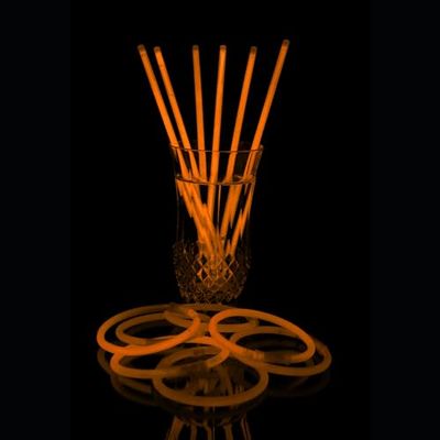 UV FLOOR - 100 stuks neonlichtarmbanden + 100 connectoren - premium kwaliteit - lichtgevende accessoires - fluorescerend - feest - kostuum - neon oranje