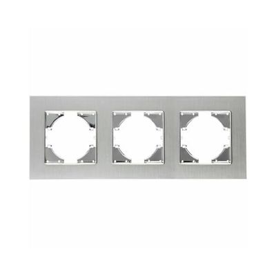 Cornice orizzontale a 3 elementi in elegante finitura in alluminio argento, ideale per valorizzare i tuoi spazi. Perfetto per qualsiasi decorazione e facile da installare. Durata e stile in uno.