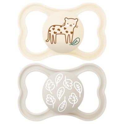 MAM | Sucette Supreme 18+ mois (2 pièces) coloris aléatoire – Tétine pour nourrisson en silicone ultra fine et souple – Tétine bébé idéale pour un bon développement bucco-dentaire