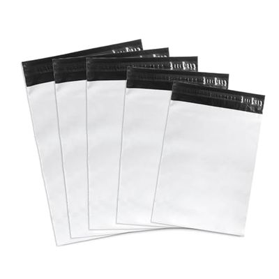 Emerson 50 stycken fraktpåsar plast 35 x 50 cm | fraktpåse med självhäftande förslutning | vit ogenomskinlig | fraktpåsar för kläder, artiklar | förpackningspåse plast | olika storlekar