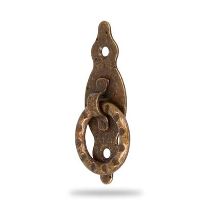 Amig - Puxador vertical - modelo 1001 - fabricado em aço - hardware rústico - medidas: 28 x 80 x 1,5 mm - com anel e placa pontilhada - ideal para móveis - Acabamento: Couro