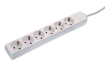 as - Schwabe 11611 Extensão de tomadas múltiplas de 6 vias com proteção de contacto aumentada, branco, 1,4 m H05VV-F 3G1,5, IP20 uso interno