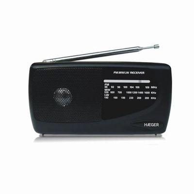 Draagbare analoge radio met mogelijkheid om verschillende frequenties te ontvangen, ideaal voor het luisteren naar muziek en berichten buitenshuis.