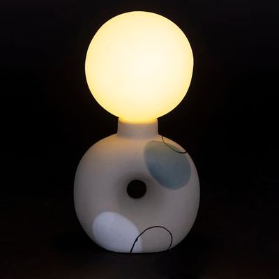 Villa d'Este Home Tivoli 1996 Op batterijen werkende led-kogellamp van aardewerk, hoogte 18 cm, sokkel met gat
