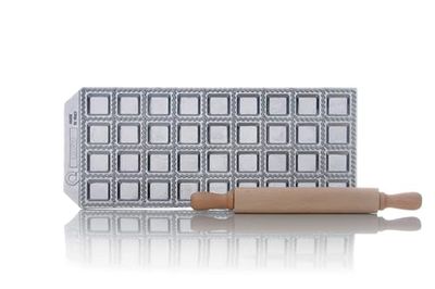 RISOLI' | RAVIOLCASA, Stampo per Ravioli per Realizzare 36 Ravioli, in Alluminio Pressofuso Riciclato, Incluso Mattarello in Legno, Made in Italy