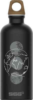 SIGG - Aluminium drinkfles - Traveller MyPlanet Direction motief - klimaatneutraal gecertificeerd - koolzuurhoudende dranken - lekvrij - vederlicht - BPA-vrij - Outdoor & Yoga - mat zwart - 0,6 l