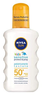 NIVEA Sun - Crema solar en spray para niños Sensitive Protect & Play FP 50+, 200 ml, crema solar para niños y bebés a partir de 6 meses, crema solar 50+ en práctico bote en spray