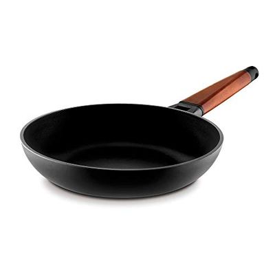 CASTEY - Frigideira de indução Castey, modelo 5-24, tamanho 24 cm, alumínio e cabo de madeira de cedro, revestimento anti-aderente, sem PFOA, base de indução completa, adequada para todas as cozinhas