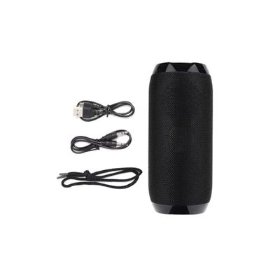 Altoparlante Bluetooth CHARGE3+ certificato IPX7 e 20 ore di riproduzione. Perfetto per ascoltare la musica ovunque e in qualsiasi condizione.