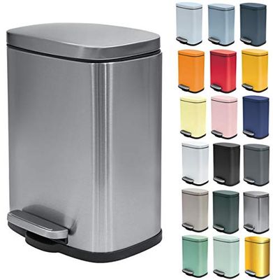 Spirella - Poubelle de Salle de Bain à Pédale en Inox AKIRA - Fermeture Douce, Revêtement Anti Trace de Doigts - 21,4 x 17,6 x 30 cm - 5L - Argent Satiné