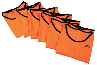 Set van zes oranje slabbetjes voor het voetbalspel