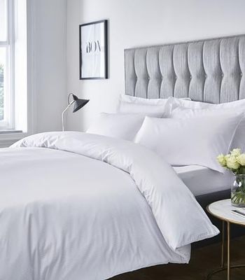Catherine Lansfield Platinum - Lenzuolo con angoli elasticizzati, righe satinate, 300 fili, per letto singolo, colore: bianco