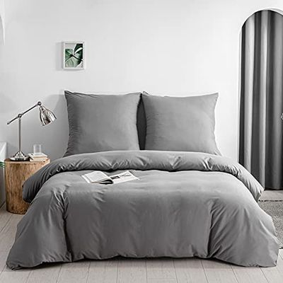 Kono DC-2 240 GY - Juego de Funda nórdica de Microfibra cepillada con alzapaños y Fundas de Almohada de 80 x 80 cm con Cierre de Solapa (Gris, 240 x 220 cm + 80 x 80 cm x 2 Unidades)