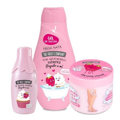The Fruit Company. Edizione Esclusiva Coccola Fragola Crema Attrazione. Confezione composta da 1 gel doccia + 1 scrub corpo + 1 colonia.