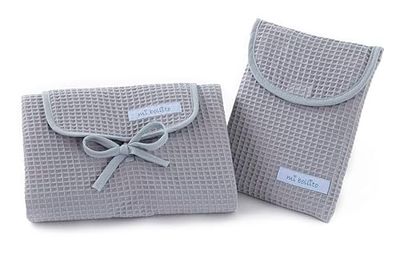 Mi bollito – Set de 2 unidades, cambiador de bebé impermeable más bolsa pañalera para toallitas y pañales. Fabricado íntegramente en España. (Gris claro)