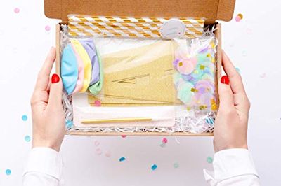Birthday box, compleanno in una scatola, decorazioni festa auguri con festone, palloncini, coriandoli, candele e più