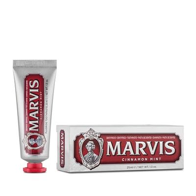 Marvis Pasta de dientes de viaje de menta y canela, 25 ml, dentífrico para la higiene dental, elimina la placa y cuida las encías, frescor duradero