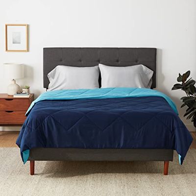 Amazon Basics Edredão reversível de microfibra, 220 x 240 cm, azul-marinho/azul-celeste