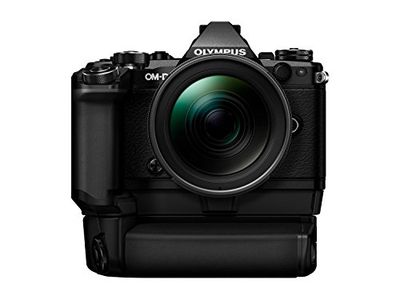 Olympus OM-D E-M5 Mark Kit, Fotocamera Sistema Micro Quattro Terzi, 16,1 MP, Stabilizzatore d'Immagine a 5 Assi, Mirino Elettronico, Nero e Obiettivo M.Zuiko 12-40mm PRO Zoom Universale e Batteria
