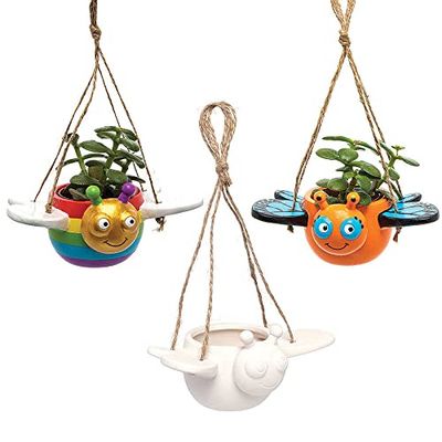 Baker Ross FC821 Vlinder Hangende Keramische Bloempotten - Doos à 3 stuks, Knutselsets voor Kinderen, Plantenpot Schilderen, Keramiek Ambachten