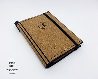 Feebuh © Book Cover/Custodia in sughero per A6, personalizzabile con nomi o scritte, nera con elastico, fatta e cucita a mano per quaderni, taccuini, book, notebook, traveller journal, diari.