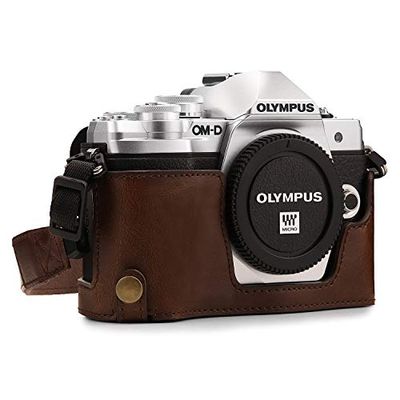 MegaGear MG1351 Custodia Metà Copertura in finta pelle con Accesso alla Batteria per Fotocamere Olympus Om-D E-M10 Mark III, Marrone Scuro