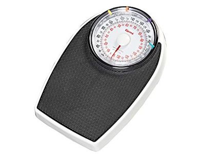 GIRMI BP55 - báscula de baño mecánica equipada con una plataforma antideslizante grande y segura. Capacidad: 136 Kg, visor de 17 x 17 cm y anillo de ajuste para calibración