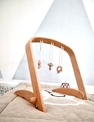 Arco de despertar escandinavo de madera y sus 3 sonajeros